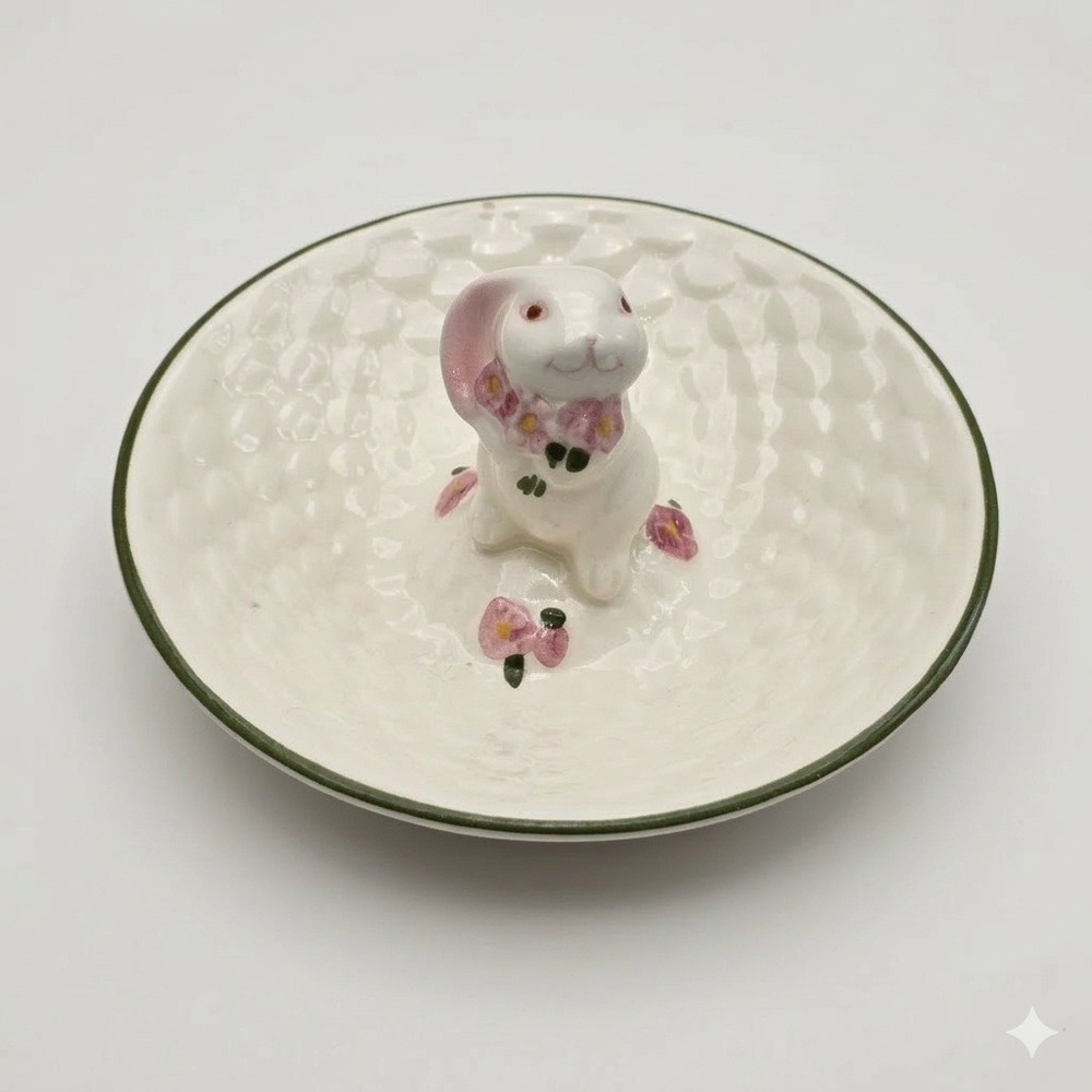 Vintage 82 Avon Ceramic Bunny Ring Holder‎ Trinket Dish Basketweave Pink Flowers